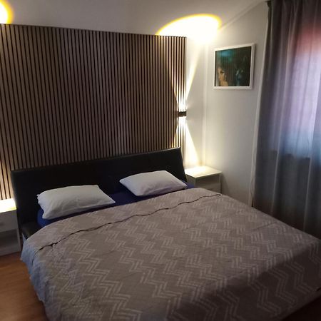 Apartment Camelia ポレッチ エクステリア 写真