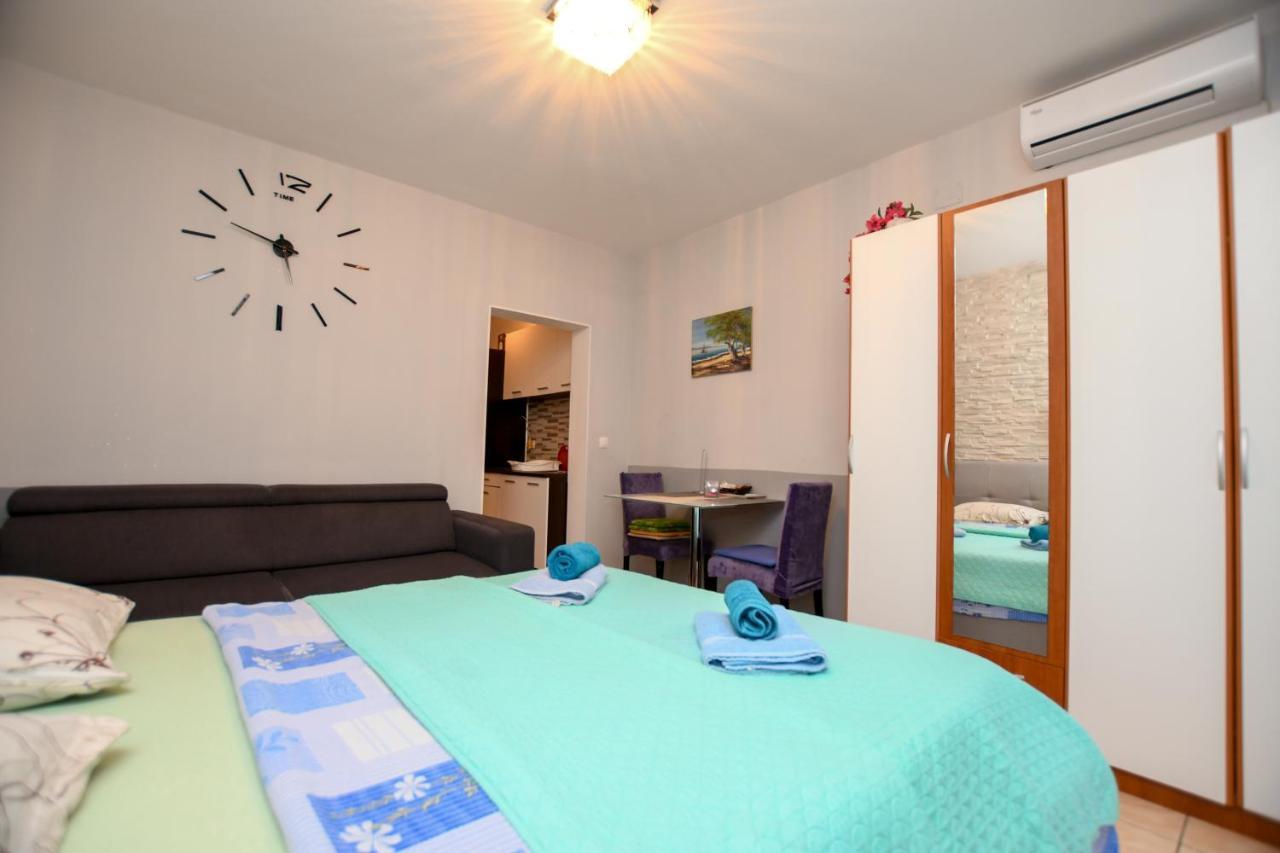 Apartment Camelia ポレッチ エクステリア 写真