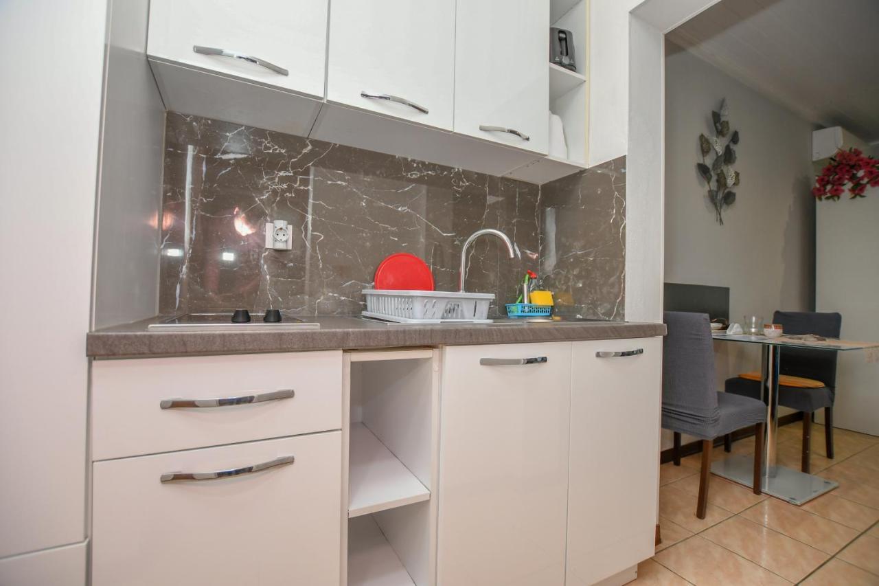 Apartment Camelia ポレッチ エクステリア 写真