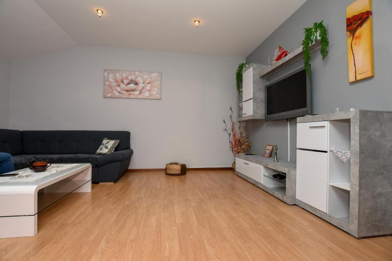 Apartment Camelia ポレッチ エクステリア 写真