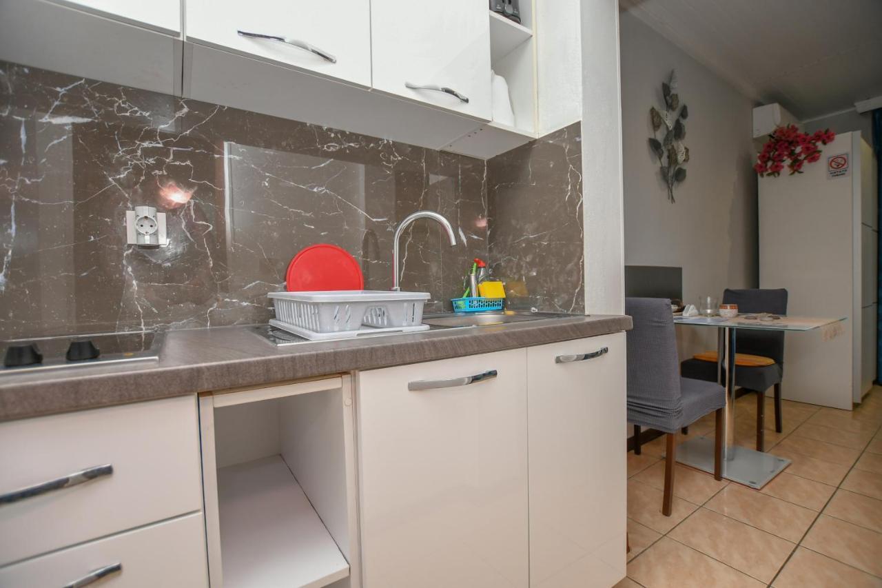 Apartment Camelia ポレッチ エクステリア 写真