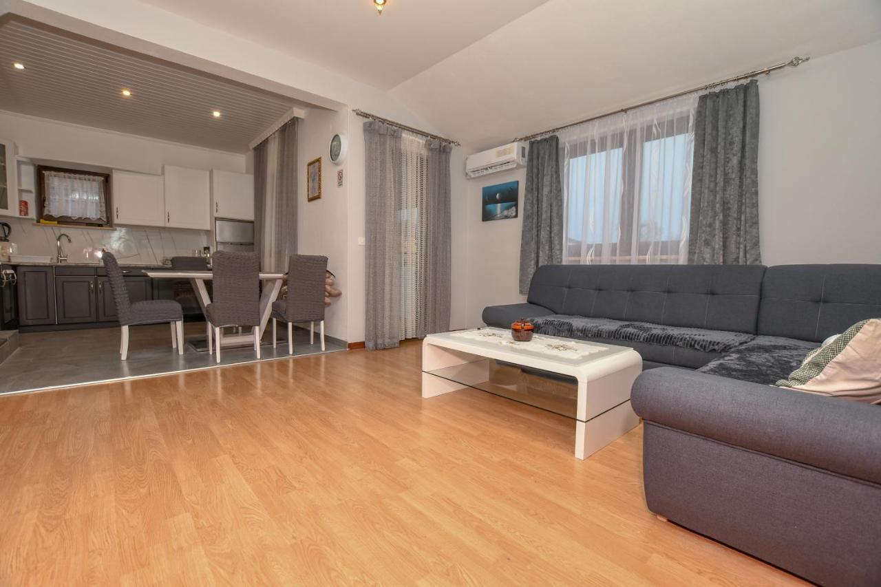 Apartment Camelia ポレッチ エクステリア 写真